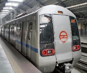 lucknow metro has not ladies coach